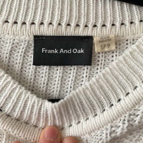 Cable Knit Crop Sweater - Picture 4 of 5